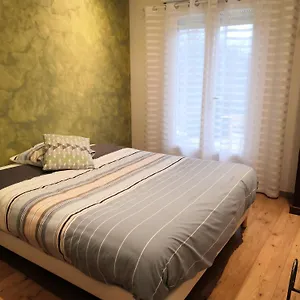 https://chambre-dans-un-crin-de-verdure.hotels-rhonealpes.com